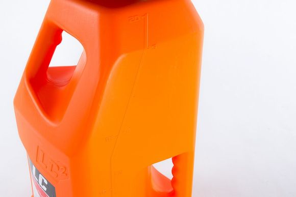 Opposing handles provide a sure grip, even while wearing winter gloves.