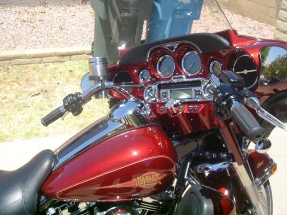 Electra Glide Flanders Handlebars
http://www.sideroadcycles.com/AmericanMotorcycles/Handlebars/AmericanHandlebars.html