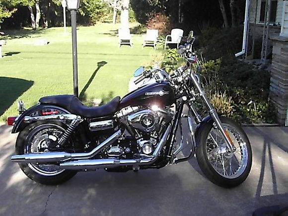 Side view of the 2011 FXDC when we brought it home before any mods.