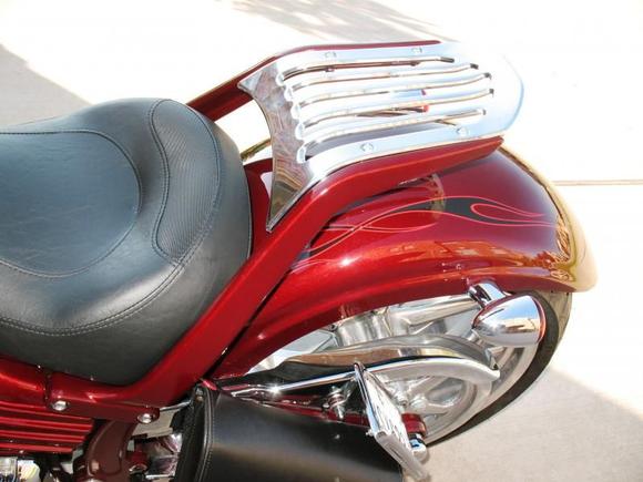 Powder coated FXCW Touring Strut kit with solo luggage rack