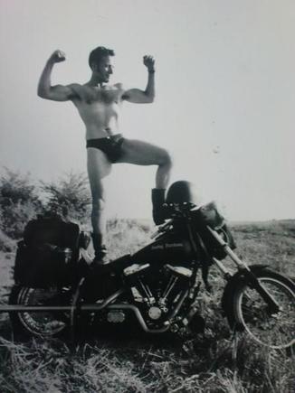 So i hesitate a time to post it.. But it's a funny picture..^^
At the beginning of a sunny holliday day in 1995..
Photo by Bruno Steinberger