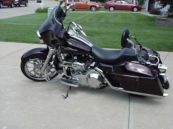 my 06 streete glide pics- notice the speakers??