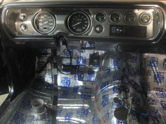 covan thunder road brushed aluminum dash with carbon fiber autometer guages