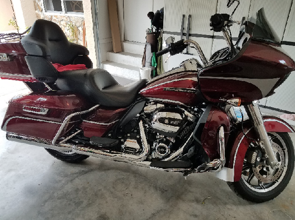 I gotta learn how to resize picture-yes the stripes are just silver metalic vynol outline in regular 1/8 inch plack pinstripes. I think I have 50 bucks in the whole job