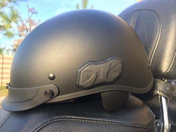 The Sena Cavalry's integrated bluetooth headset is streamlined and easy to use.