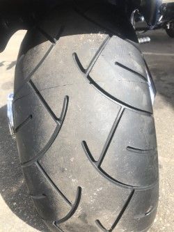 YOU CAN SEE HOW ON SIDES IM ALREADY WEARING SIDES UP TILL CENTER, THATS HOW YOU CAN TELL how a rider truly rides, read the tires, I see some tires, I don't need to ask, I know exactly there skill set weather its there or not, tires don't lie!!!