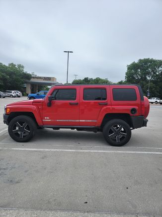 This is a photo of the Hummer H3, 2008 that I am trying to sell in Kansas City Kansas. I am looking for 5k as there has been a long line of brand new pieces in the vehicle. The vehicle starts but has a problem in the electric that creates a flashing sign. Overall I would love to talk more about my vehicle. A good phone number is 6202454111