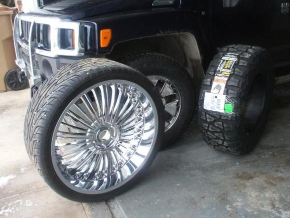 SUMMER RIMS(DUB 26"WITH WANLI TIRES305X35R) NEW NITTO GRAPPLER(33"X12.50"X18")TO REPLACE WINTER TIRES STOCK BRIDGESTONE AT'S(265X65R)
