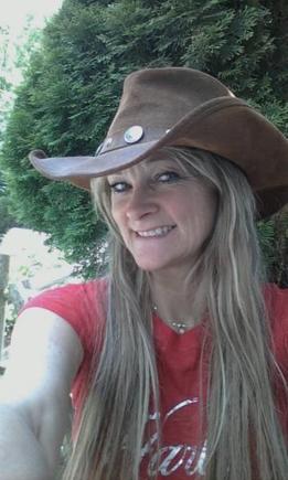 Stacy and her hat
