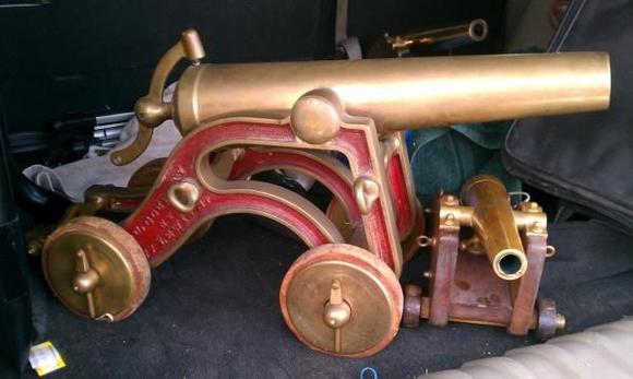 1870s American New York yacht club signal cannon, early muzzle loading design.