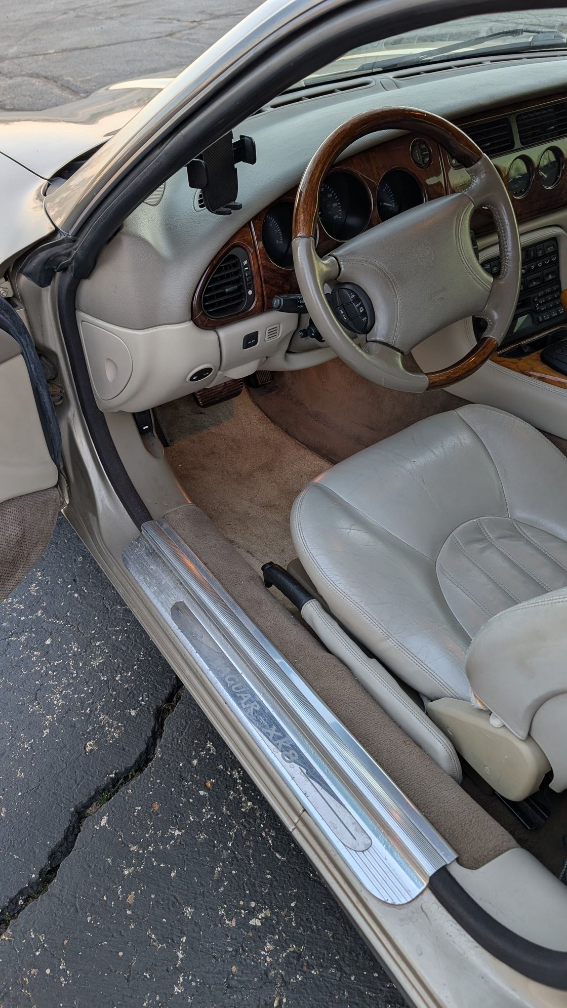 1998 Jaguar XK8 - Hardtop coupe! Low miles - Used - VIN SAJGX5241WC020578 - 69,100 Miles - 8 cyl - 2WD - Automatic - Coupe - Gold - Barryton, MI 49305, United States