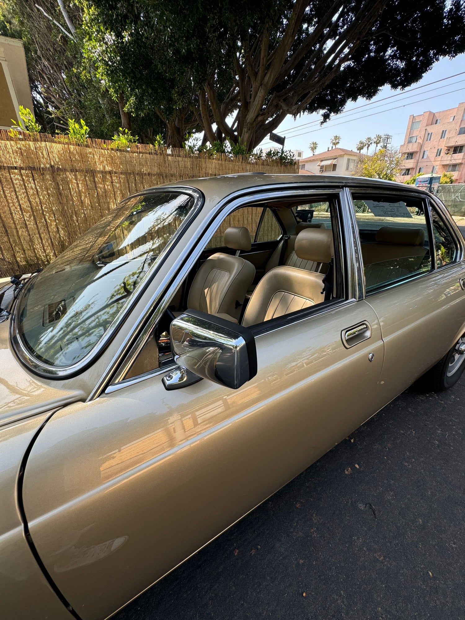 1987 Jaguar Vanden Plas - 1987 jaguar xj6 Van Den Plas - for sale: $8000 - Los Angeles - Used - VIN sajay1348hc471276 - 134,000 Miles - 6 cyl - Automatic - Sedan - Gold - Los Angeles, CA 90038, United States