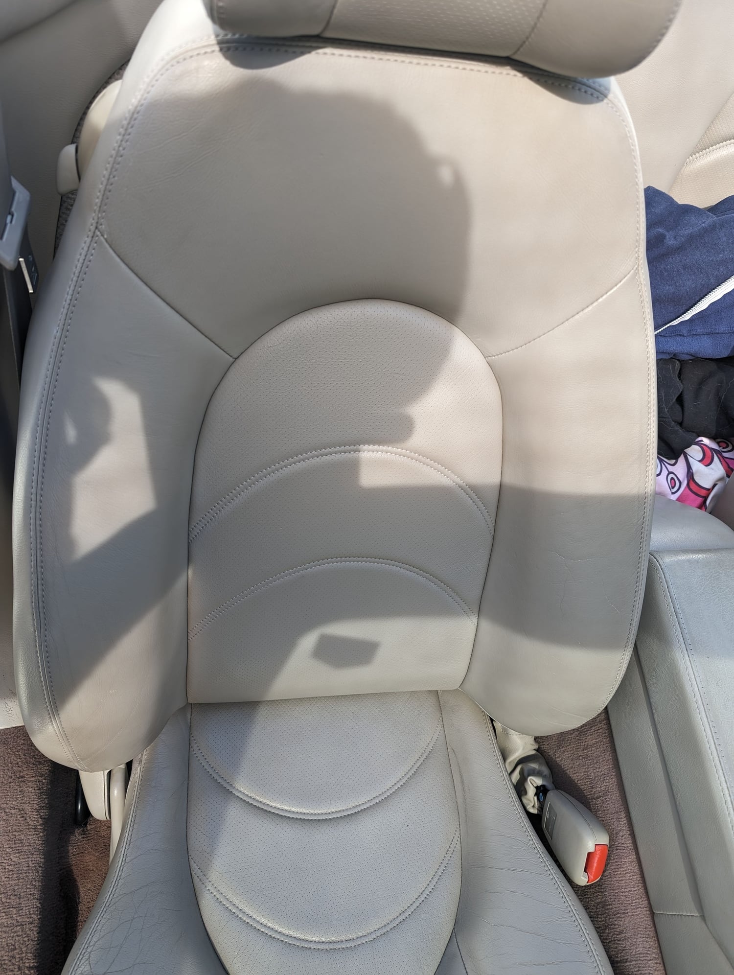 Interior/Upholstery - Right-hand seat upholstry (Oatmeal) in good condition free to good home in UK - Used - 2000 to 2005 Jaguar XKR - Buckinghamshire HP65PN, United Kingdom
