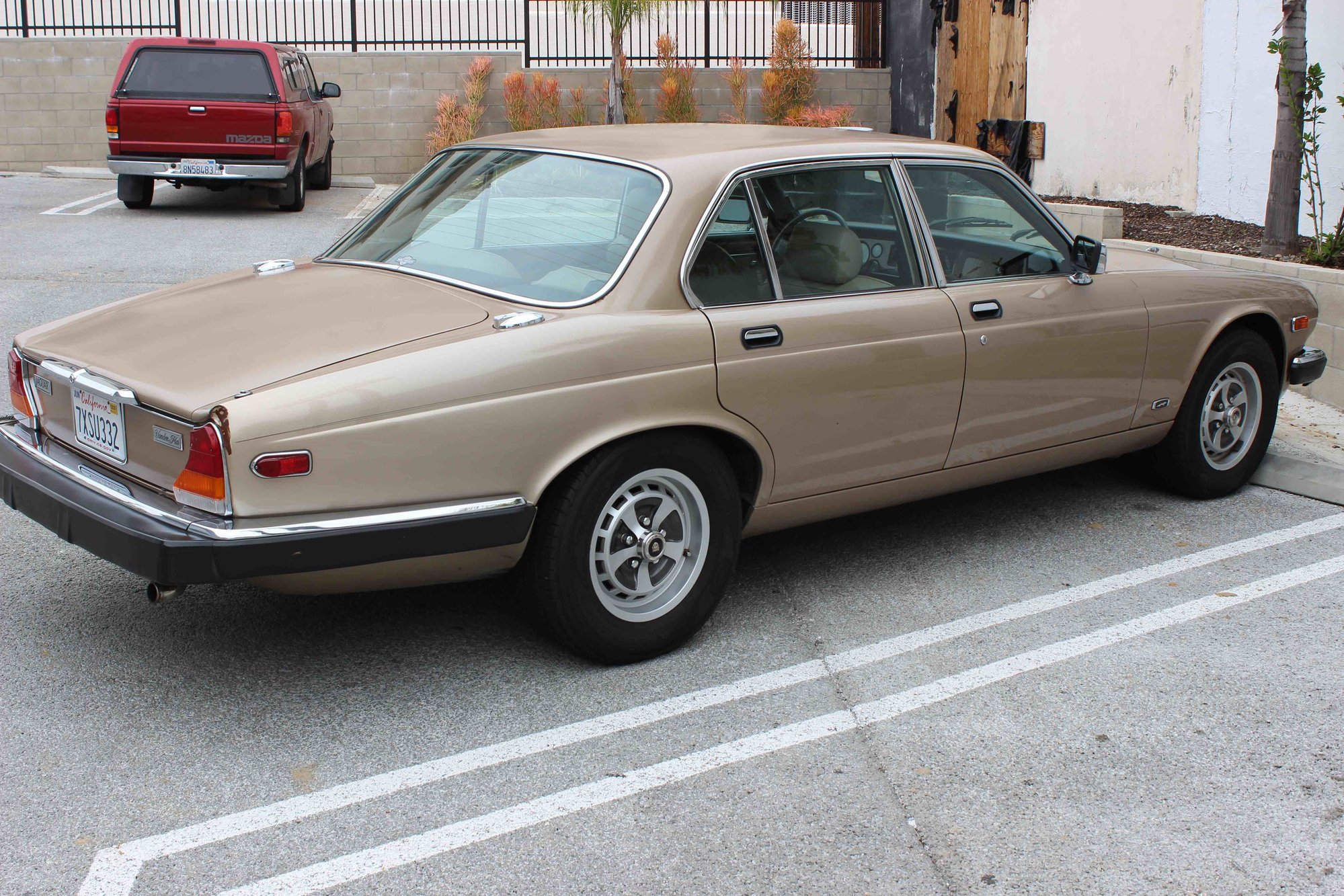 1985 Jaguar Vanden Plas - 1985 Jaguar XJ Vanden Plas - Used - VIN SAJAY1346FC415477 - 113,400 Miles - 6 cyl - 2WD - Automatic - Sedan - Beige - Venice, CA 90291, United States