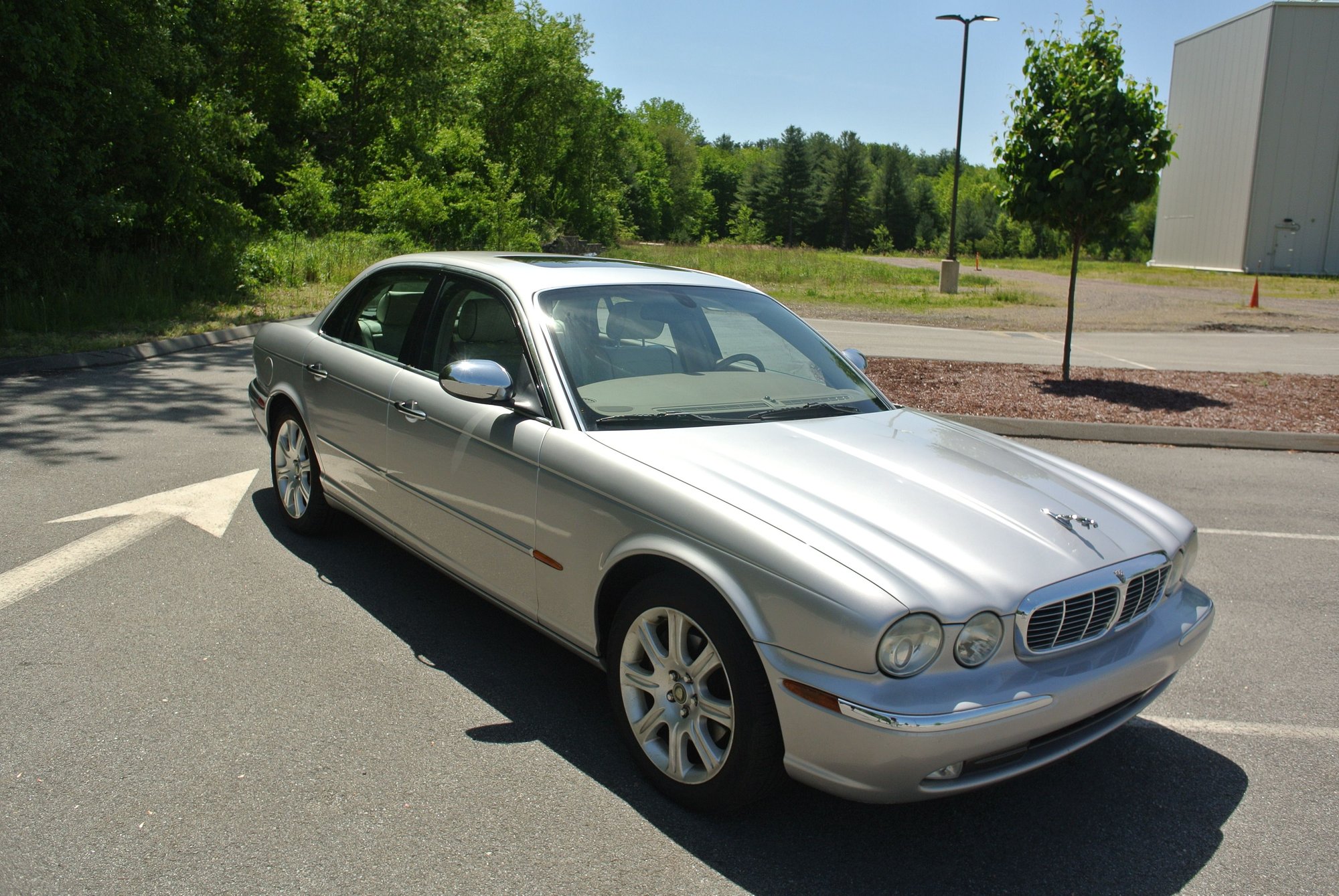 2004 Jaguar Vanden Plas - 2004 Jaguar Vanden Plas with fully fucntioning factory air-electronic suspension - Used - VIN SAJEA74C14SG11606 - 167,200 Miles - 8 cyl - 2WD - Automatic - Sedan - Silver - South Windsor, CT 06074, United States