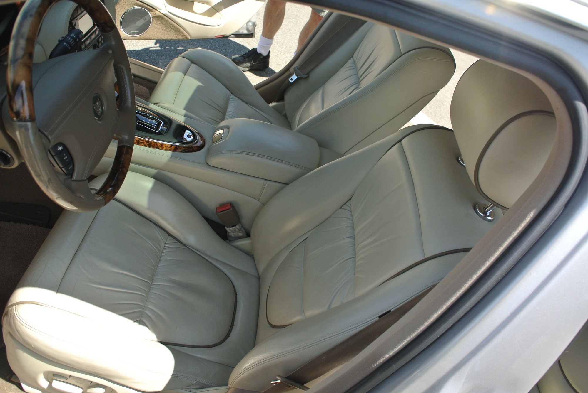 2004 Jaguar Vanden Plas - 2004 Jaguar Vanden Plas with fully fucntioning factory air-electronic suspension - Used - VIN SAJEA74C14SG11606 - 167,200 Miles - 8 cyl - 2WD - Automatic - Sedan - Silver - South Windsor, CT 06074, United States