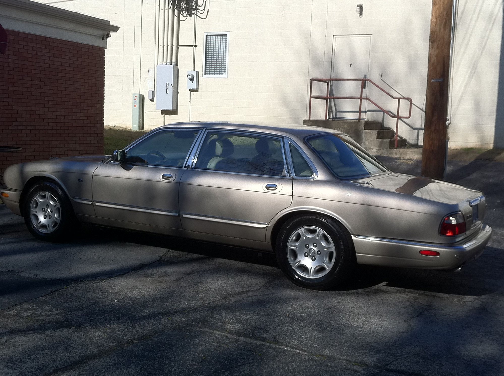 2002 Jaguar Vanden Plas - Reluctantly must find my girl a new home - Used - VIN SAJDA24C72LF44502 - 8 cyl - 2WD - Automatic - Sedan - Gold - Nashville, TN 37214, United States