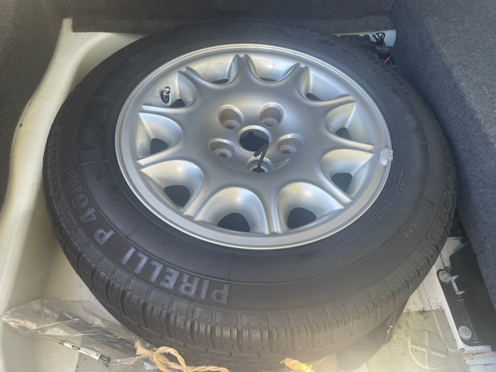 2001 Jaguar XJ8 - 2001 XJ8 LWB X308 w/XJR Wheels 100K miles - Used - VIN SAJDA23C81LF27448 - 100,000 Miles - 8 cyl - 2WD - Automatic - Sedan - White - Clearwater, FL 33764, United States