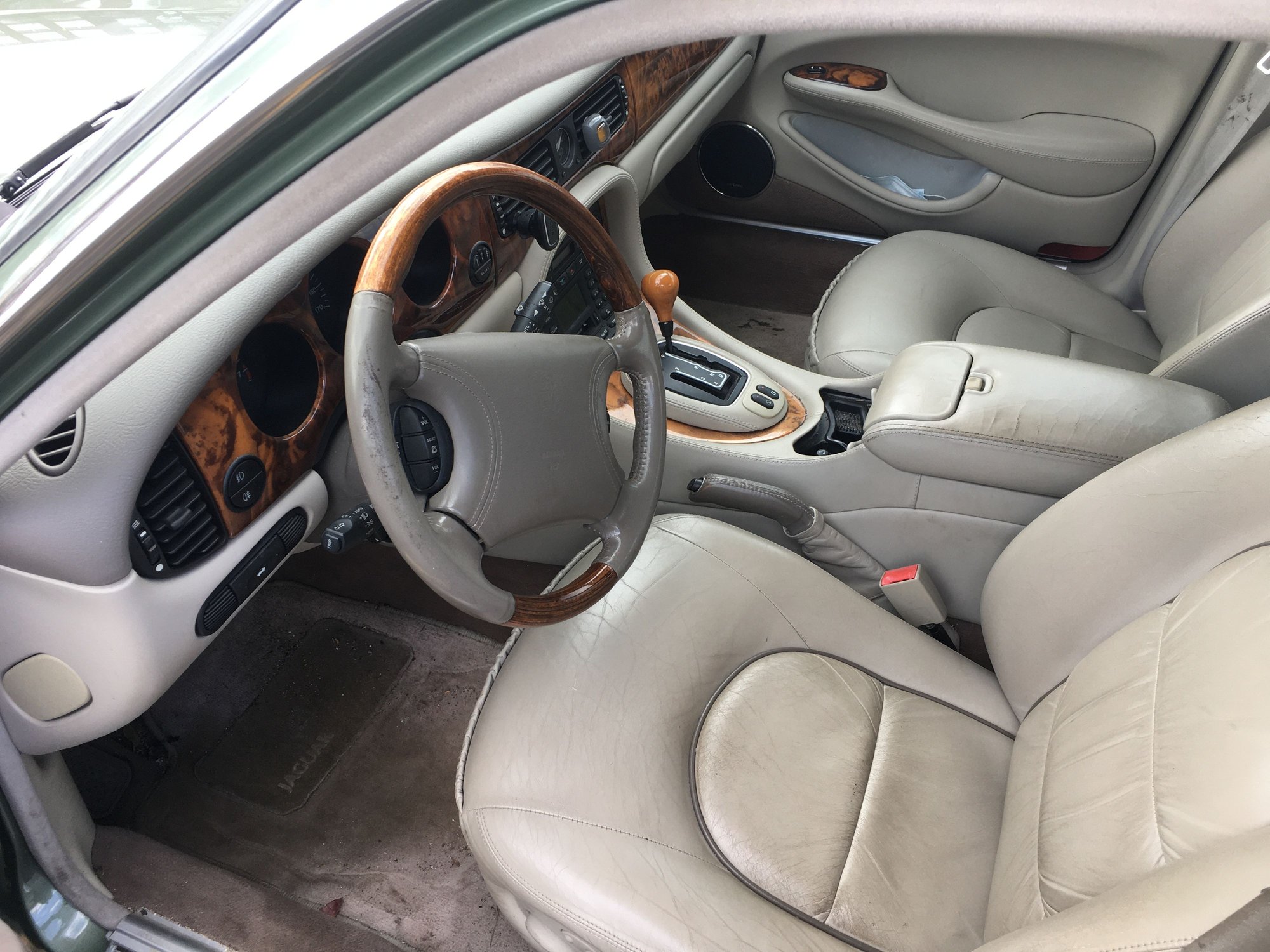 2000 Jaguar Vanden Plas - 2000 Vandam Plas - Used - VIN SAJDA24C2YLF17944 - 96,099 Miles - 8 cyl - 2WD - Automatic - Sedan - Other - Smithfield, RI 02917, United States