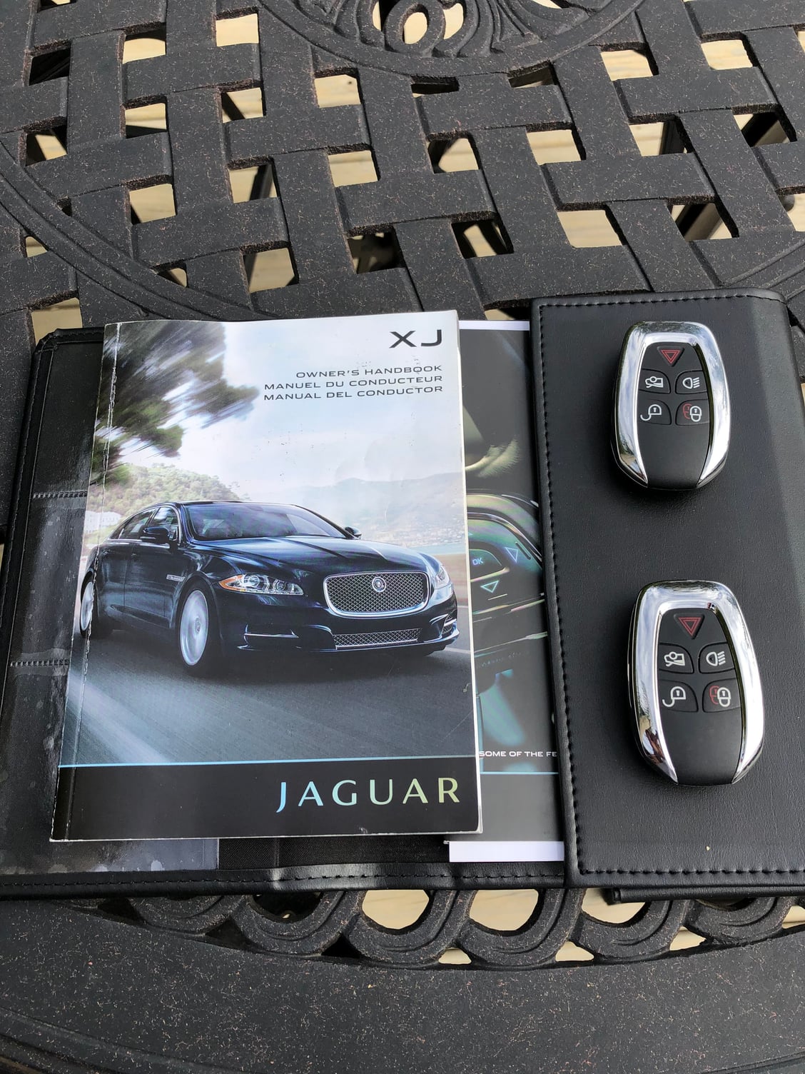 2012 Jaguar XJ - 2012 Jaguar XJL with warranty for sale - Used - VIN SAJWA3KE6CMV38461 - 8 cyl - 2WD - Automatic - Sedan - White - Houston, TX 77581, United States