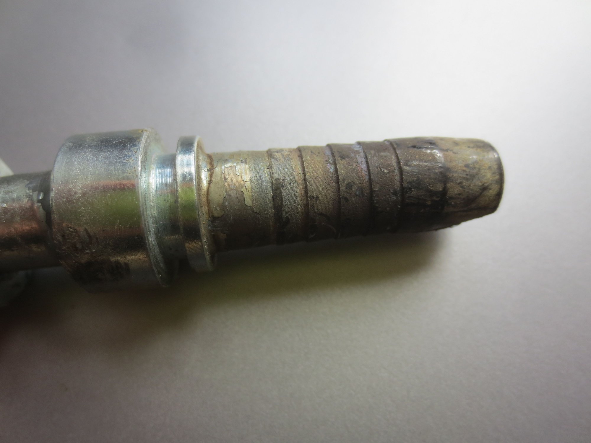 Barbed inner, this gets pushed/pulled into the hose. Barbs not that deep.