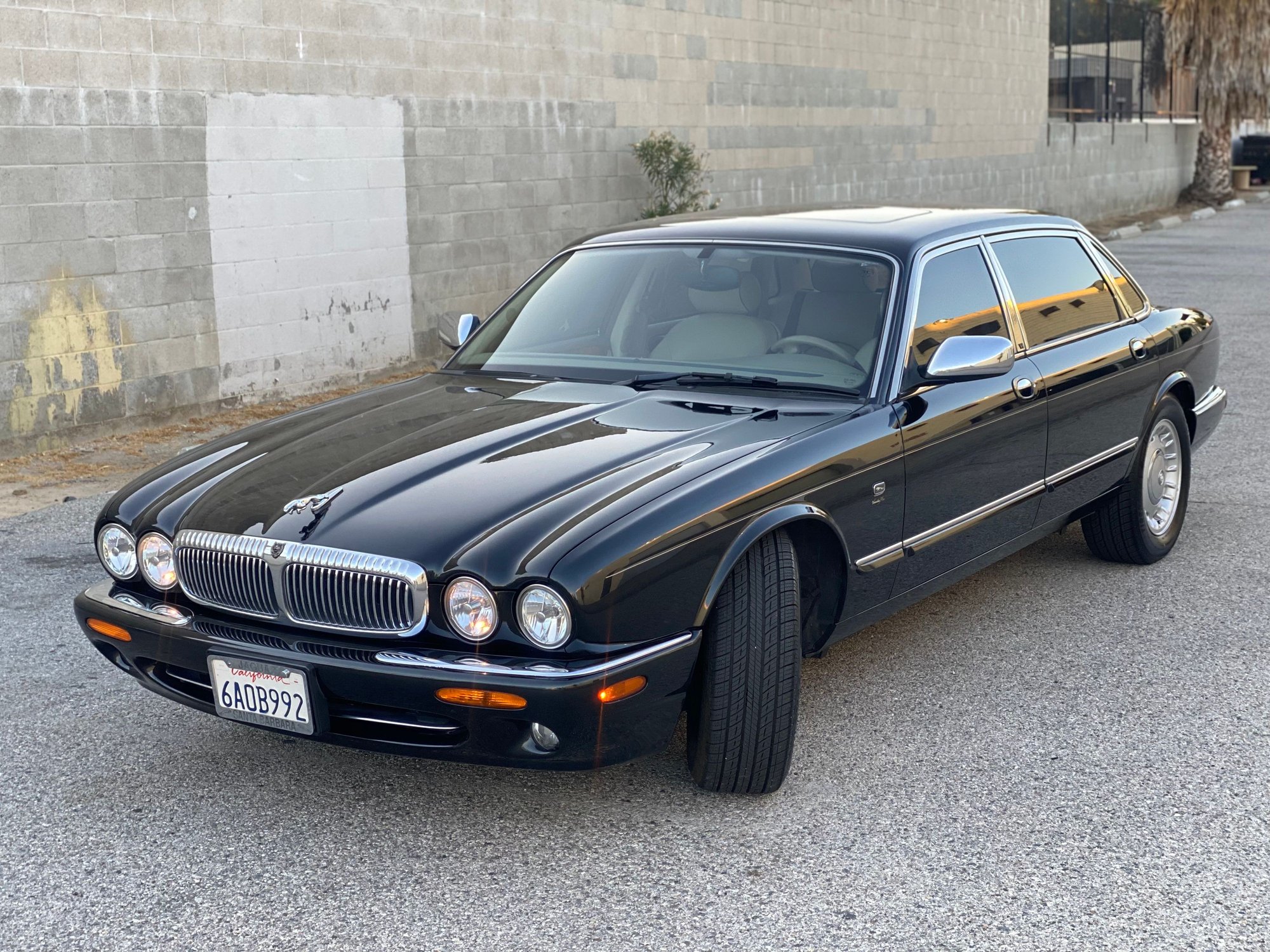 1998 Jaguar Vanden Plas - Super Clean 1998 XJ8 VDP - Used - VIN SAJKX624XWC842389 - 105,000 Miles - 8 cyl - 2WD - Automatic - Sedan - Black - Northridge, CA 91324, United States