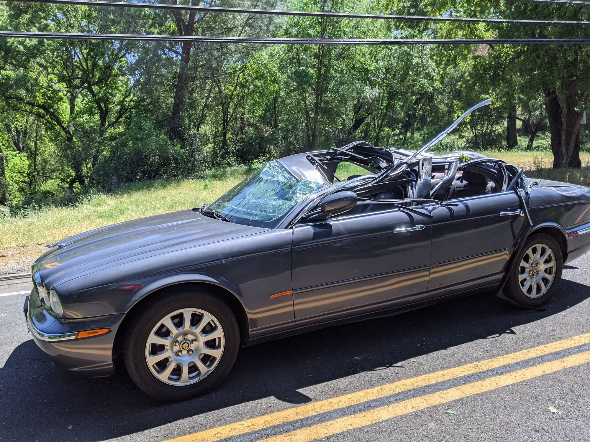2004 Jaguar XJ8 - Parting out, or sell as is - 2004 XJ8, crushed roof - Shingle Springs, CA 95682, United States