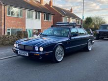 Managed to source a set of original roof bars and Jaguar roof rack ready for a ski trip to Val Thorens