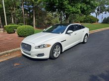 Frontal picture 2012 Jag XJL in Polaris White