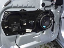 The wire for connecting to the memory switch (hanging down) is just long enough to reach the position at the top left of the speaker as viewed here.