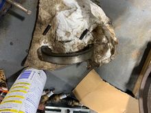 Upper cap with resultant thread debris 