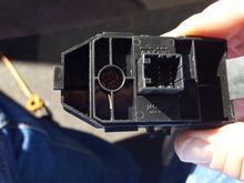 Use small flat blade screwdriver to release bottom.