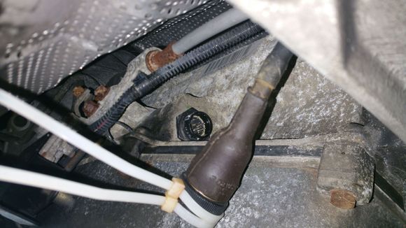 zip tie connectors used to help remove  Transmission engine    twist lock engine connector hub, for cleaning