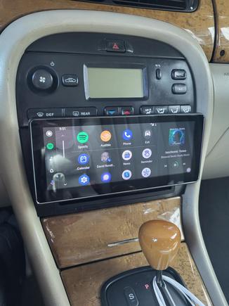 Android Auto shown - works great.