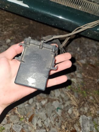 Dont know what this is, assuming its the front Bumper Radar Detector