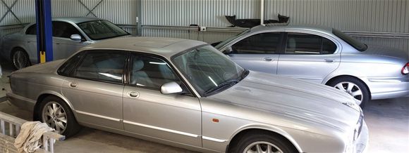 
The S-Type tucked away if far corner, and X-Type nosed in front of it are in tip-top condition again, while the XJ8 Sport is now out in the central bay, where I can get in to pull and repair gear selector.