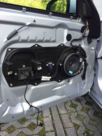 The wire for connecting to the memory switch (hanging down) is just long enough to reach the position at the top left of the speaker as viewed here.