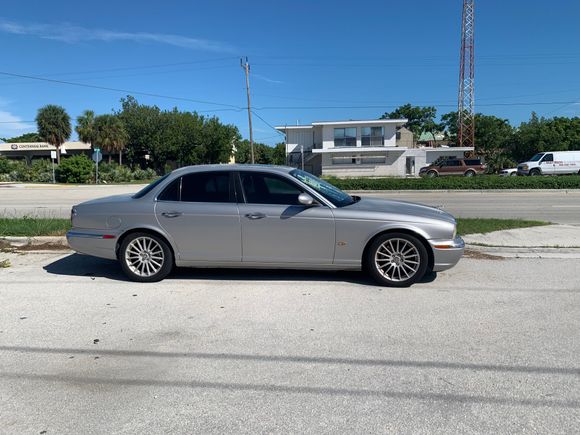 ‘06 XJ8 with MaXPeeding Rods Coilovers