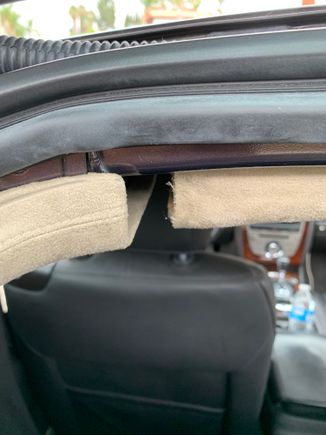 View from open back hatch, on the left the C-pillar, on the right the back of the headliner board loosened.