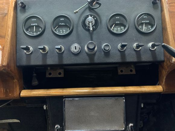 Hopefully you can see the bare angle metal sticking down into the newspaper tray.