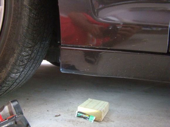 Vertical plate is directly above the wood block