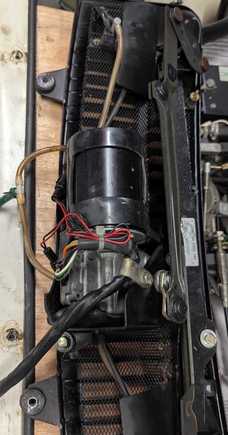 Park position. Note crank covers bolt head on spindle.