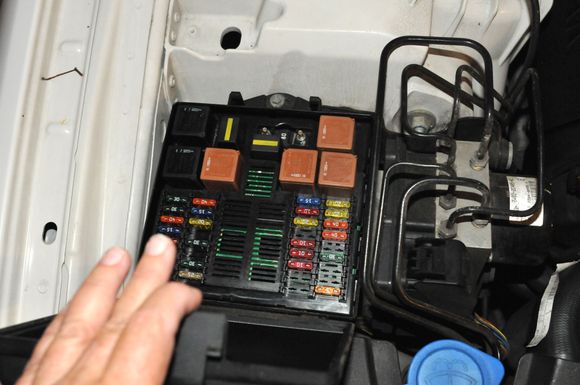 2004 XJ8 fuse box