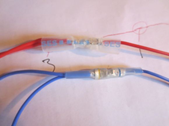 A bank odd numbered injectors loom contruction photo (red carries 12v, blue carries to earth as commanded by the ECU).The blue has been crimped and heat shrunk, the red has been crimped but not yet shrunk