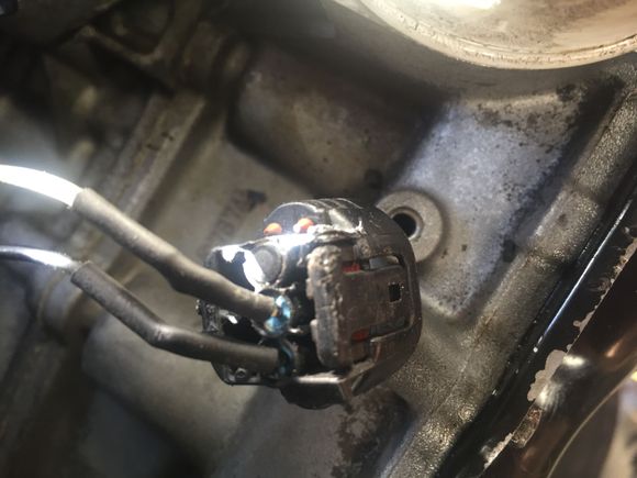 when inserted to the alternator the locking clip is on the LHS (outer edge) which means using top and middle pins on alternator