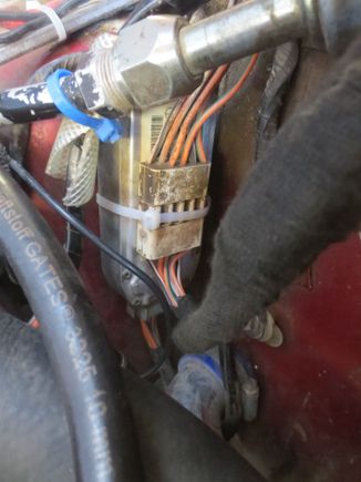 Close-up of the spliced OEM injector loom plug connected to the car loom.