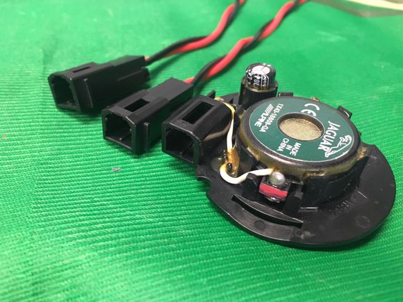 Speaker adaptor harness for Jaguar X350 XJ, X150 XK and X400 X-Type