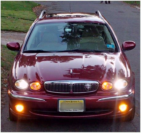 Stock HID headlights, LED amber driving lights and 2400K halogen fog lights.