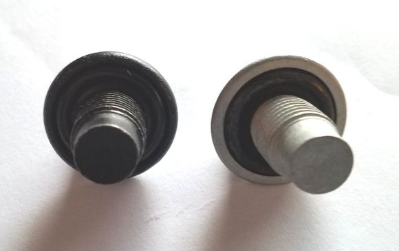 New on R side wi thicker O-ring