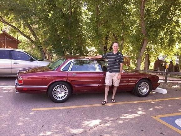 The Dame: A "Daimler Double Six" in the USA. Short wheelbase. Last model year of Flamenco Red.